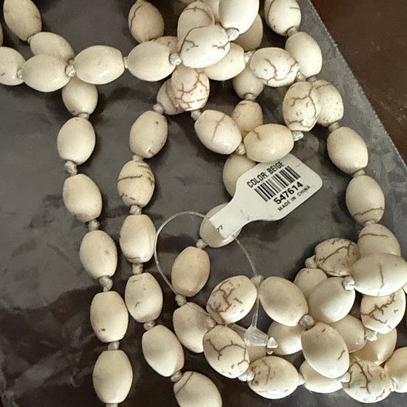 NWT Beige Howlite Necklace 45 in - Picture 6 of 7